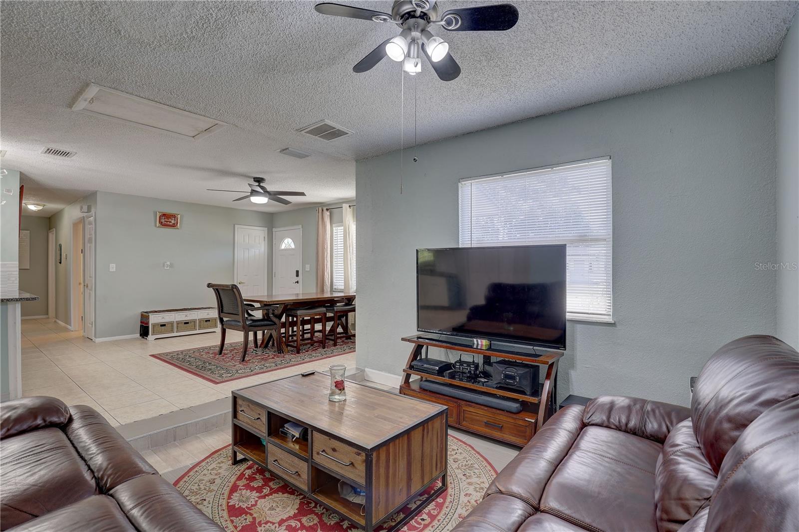 Listing photo id 2 for 9240 53rd Way N