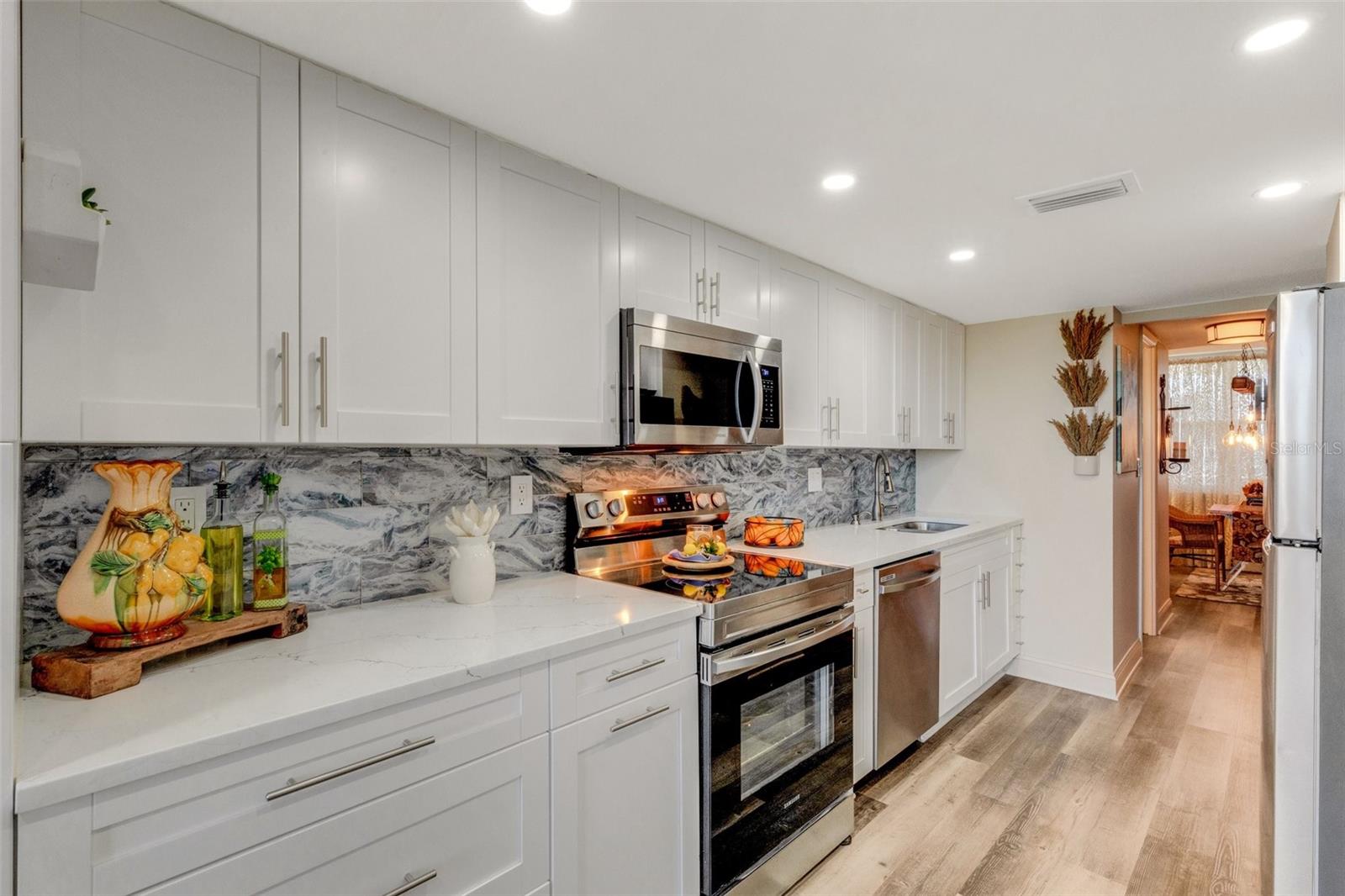 Image 17 of 26 For 4705 1st Street Ne 326