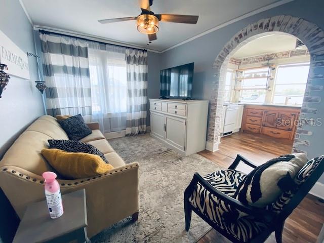 Listing photo id 8 for 2836 5th Avenue N