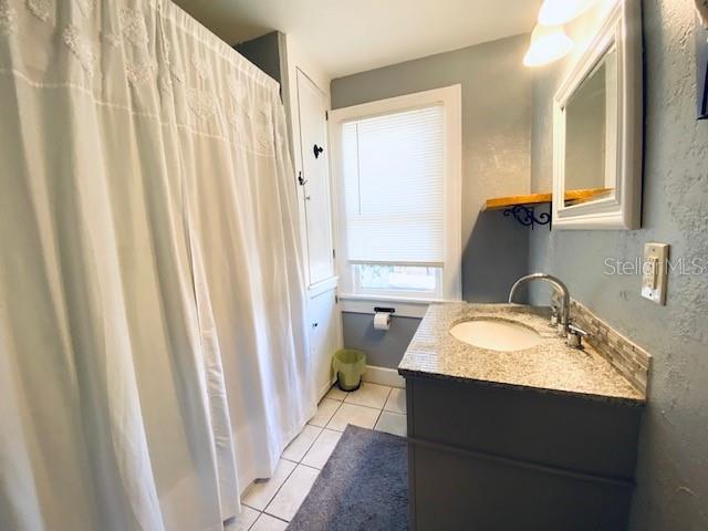 Listing photo id 14 for 2836 5th Avenue N