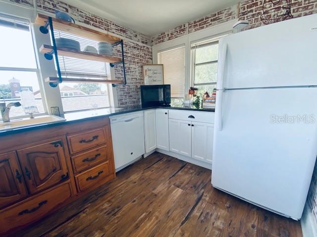 Listing photo id 3 for 2836 5th Avenue N