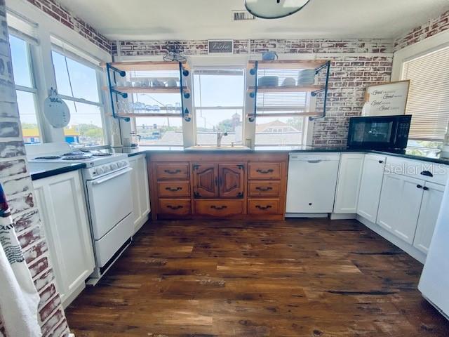 Listing photo id 4 for 2836 5th Avenue N