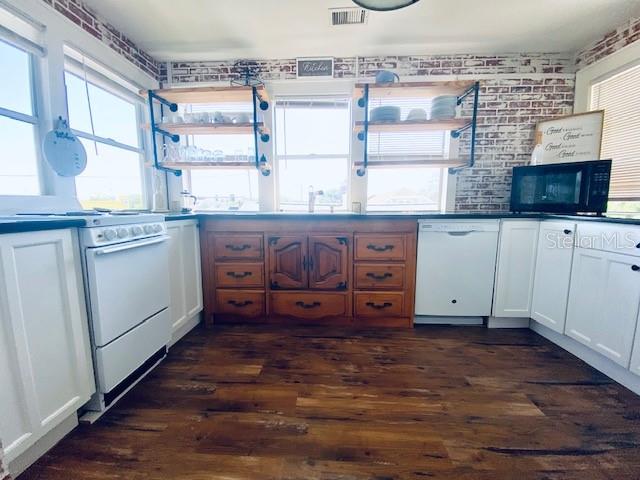 Listing photo id 5 for 2836 5th Avenue N
