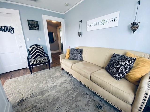 Listing photo id 7 for 2836 5th Avenue N