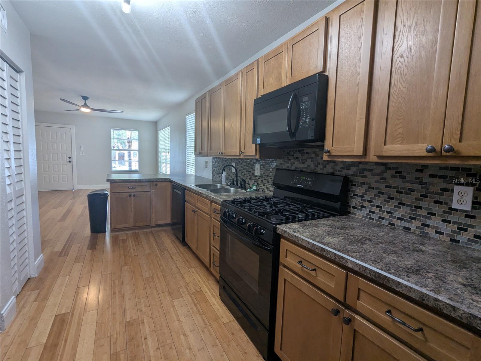 Image 16 of 20 For 801 Idlewild Avenue