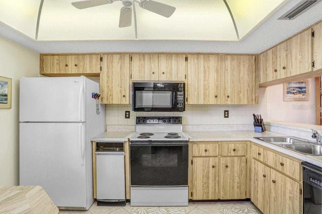 Image 2 of 30 For 172 Lakeview Way 172