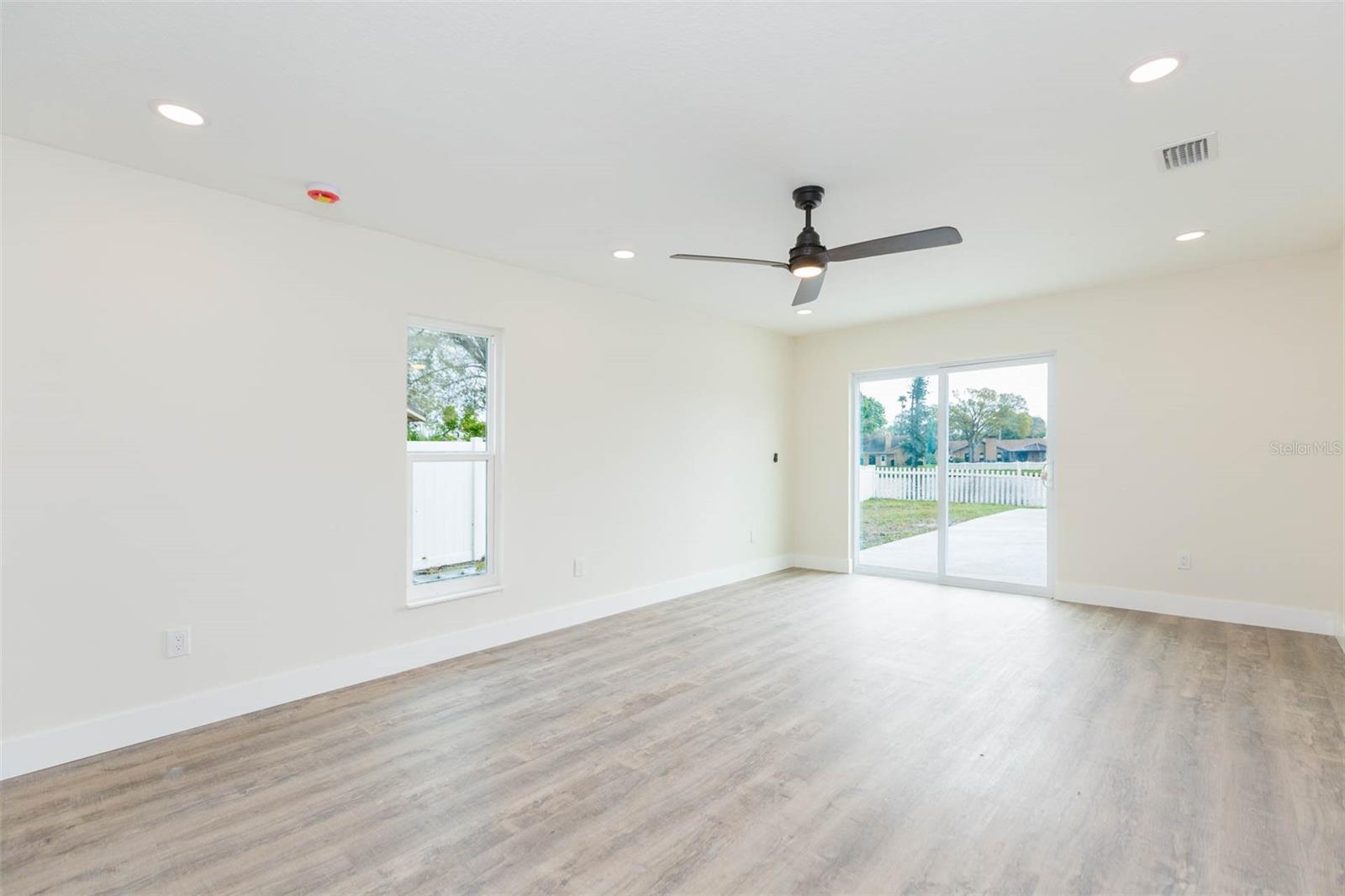 Image 19 of 34 For 12910 Longcrest Drive