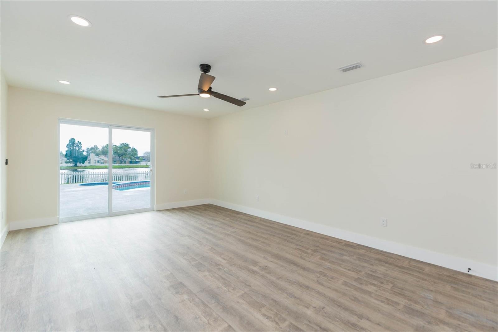 Image 20 of 34 For 12910 Longcrest Drive