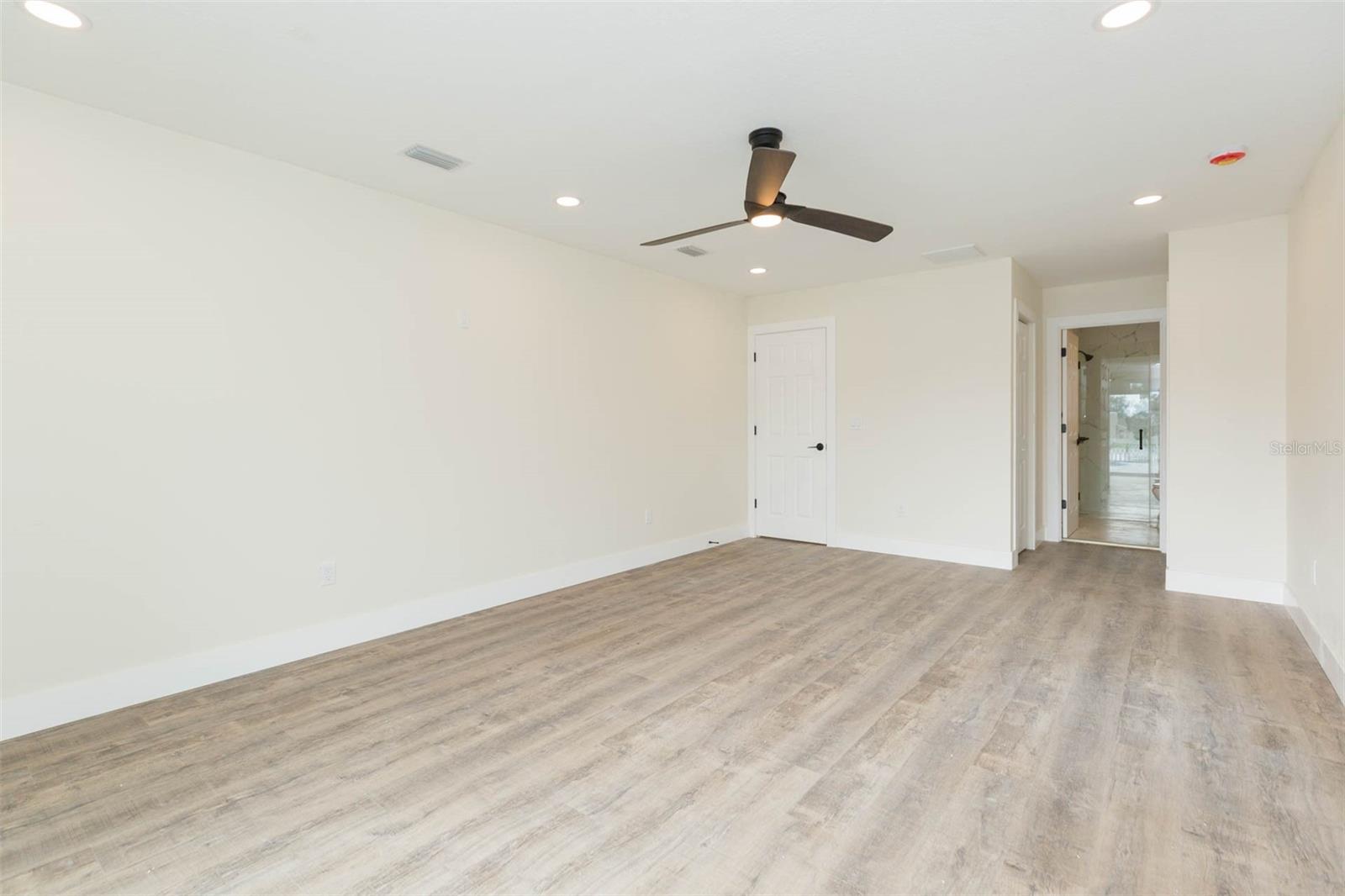Image 21 of 34 For 12910 Longcrest Drive