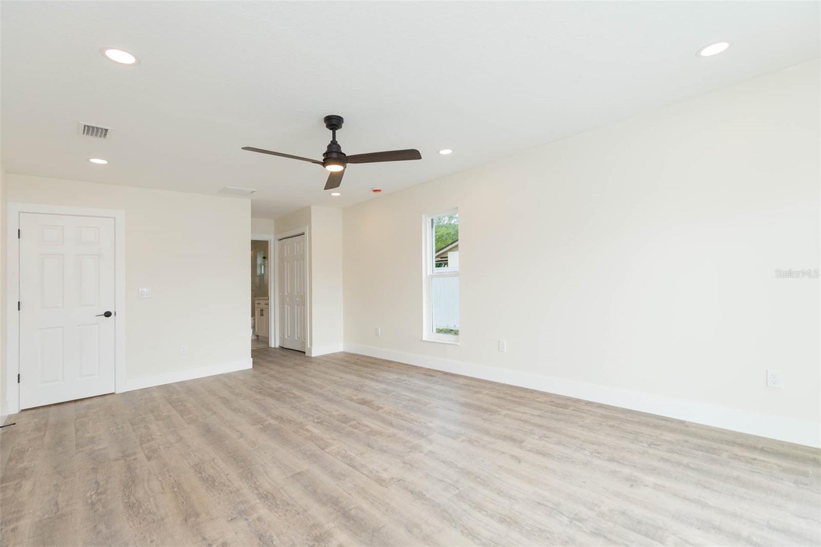 Image 22 of 34 For 12910 Longcrest Drive