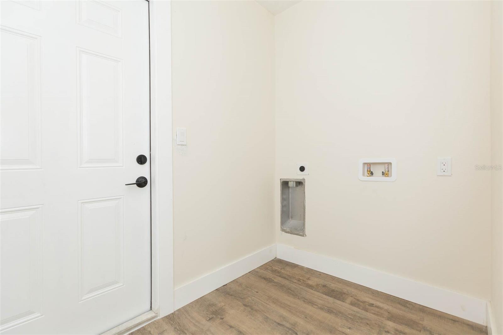 Image 26 of 34 For 12910 Longcrest Drive