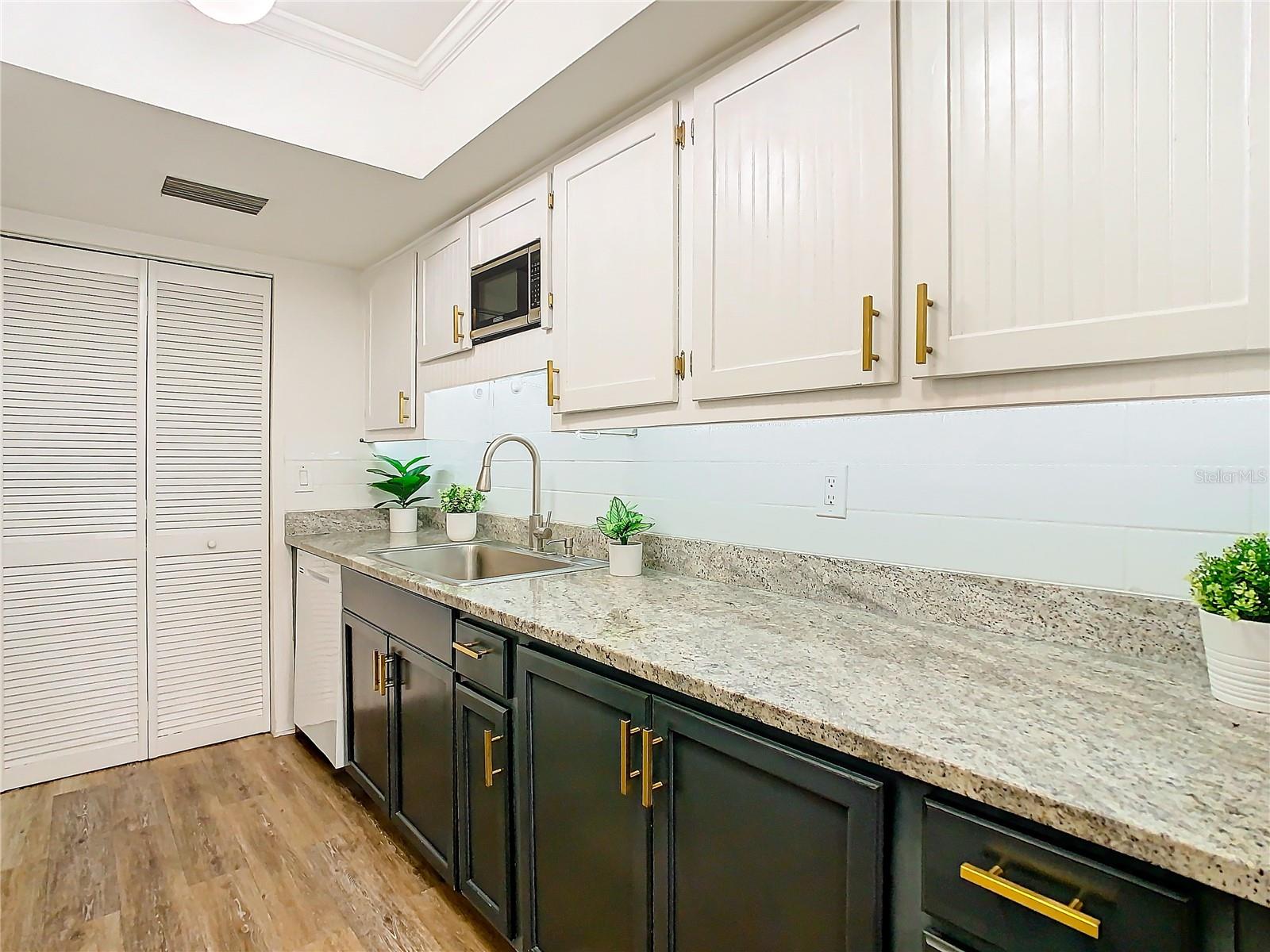 Image 20 of 51 For 4405 Vieux Carre Circle 4405