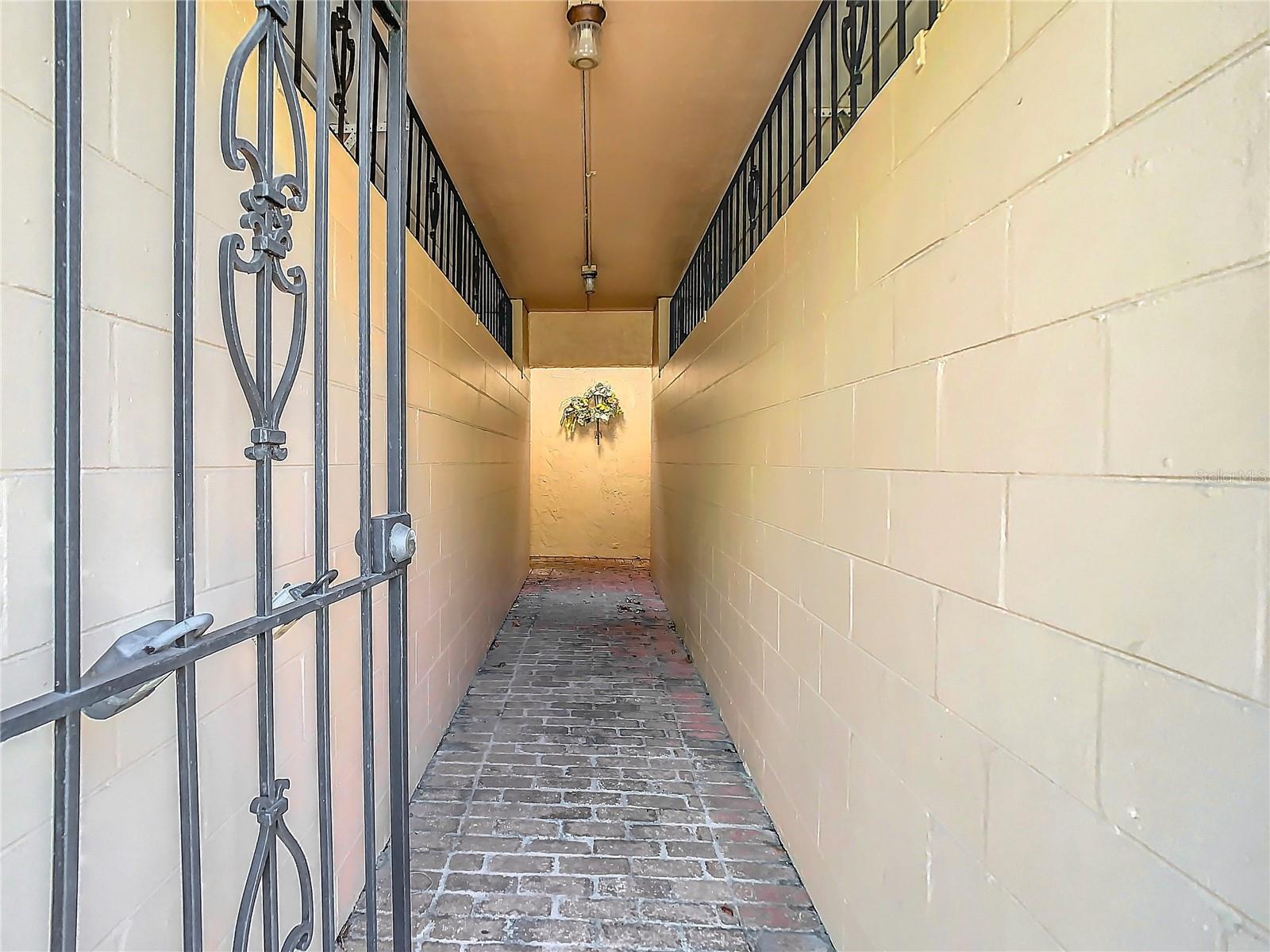 Image 4 of 51 For 4405 Vieux Carre Circle 4405