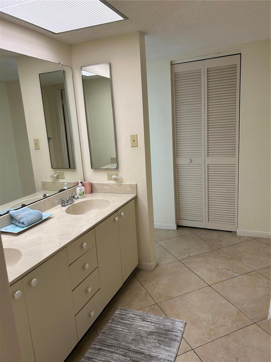 Image 23 of 41 For 14950 Gulf Boulevard 603