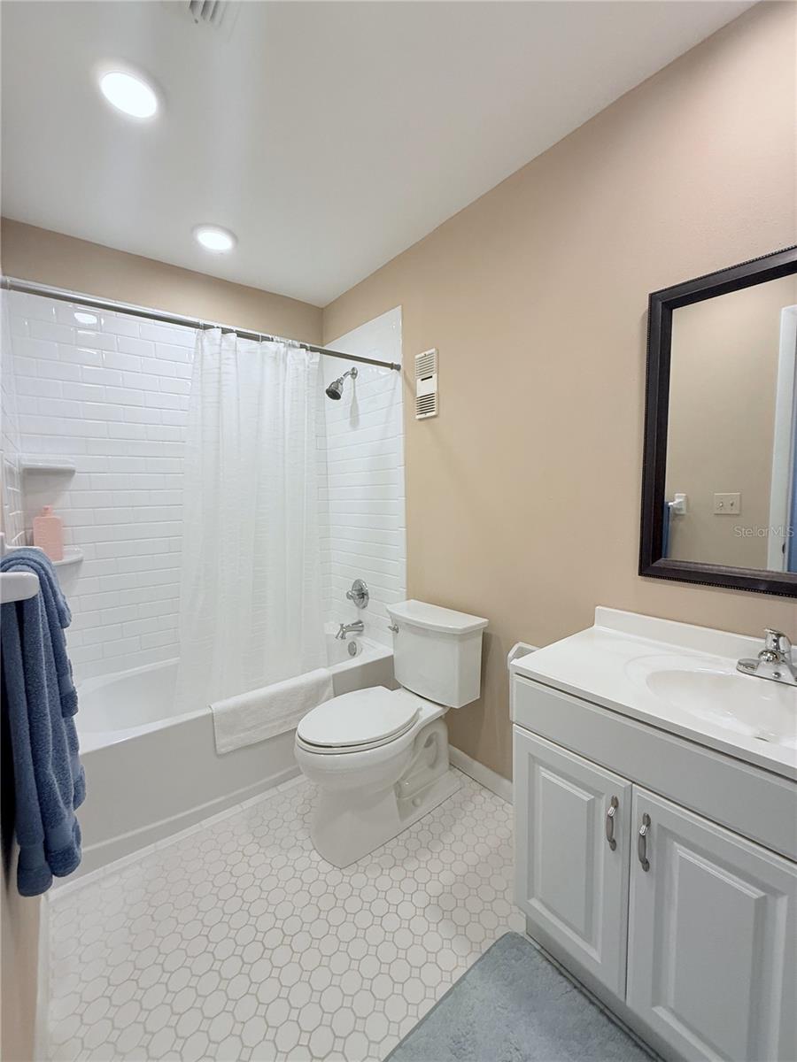 Image 12 of 19 For 11764 Raintree Drive 0