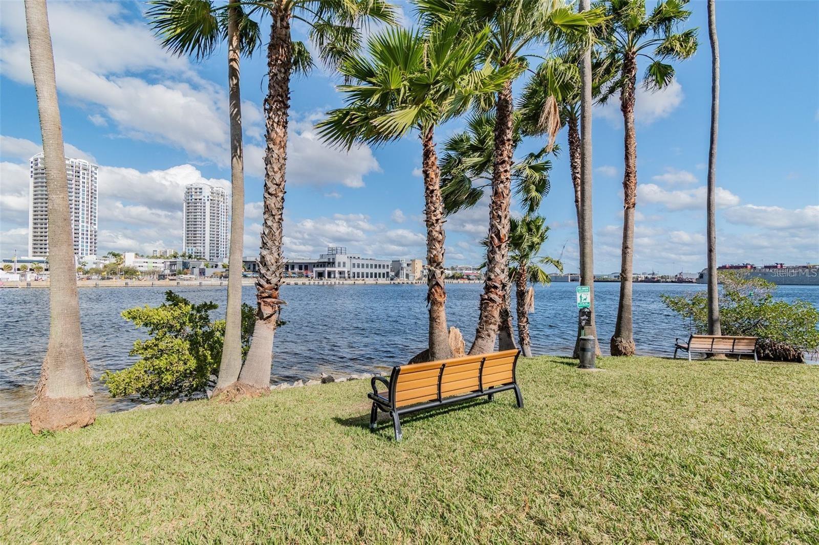 Image 11 of 50 For 716 Promenade Place