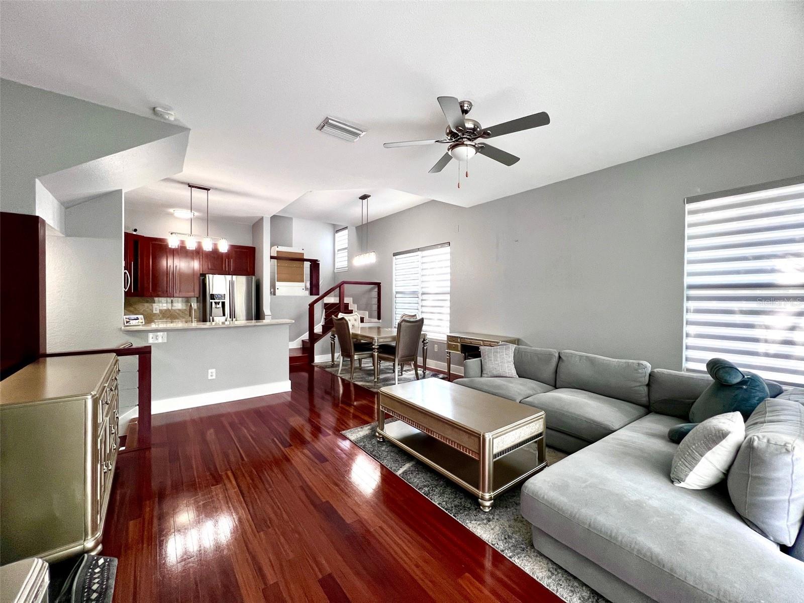 Image 15 of 50 For 716 Promenade Place