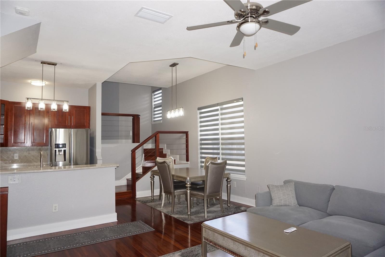 Image 16 of 50 For 716 Promenade Place