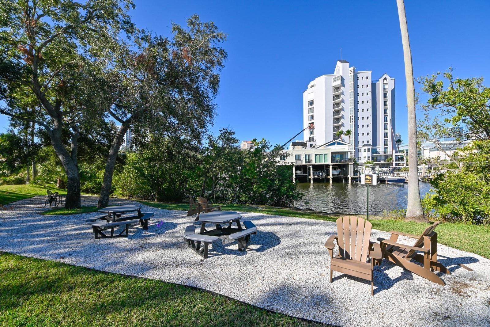 Image 32 of 50 For 716 Promenade Place