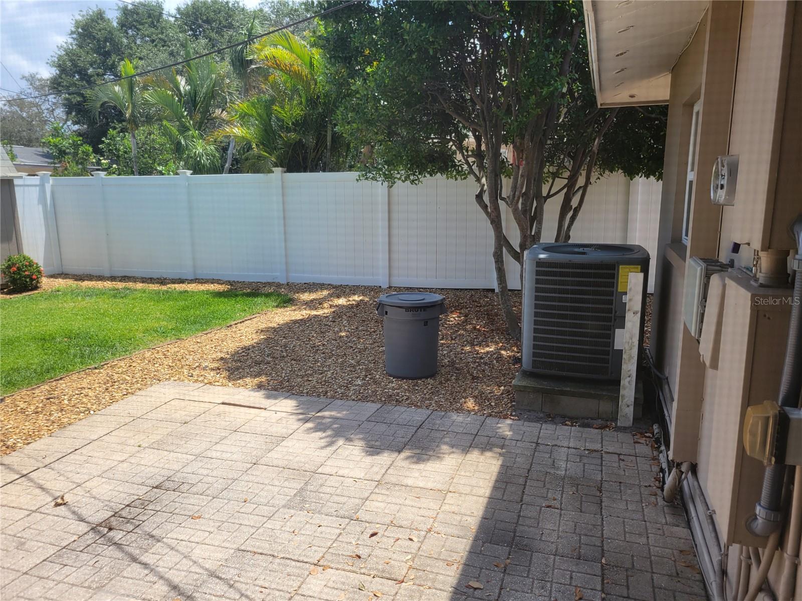Image 25 of 44 For 13725 Bermuda Drive