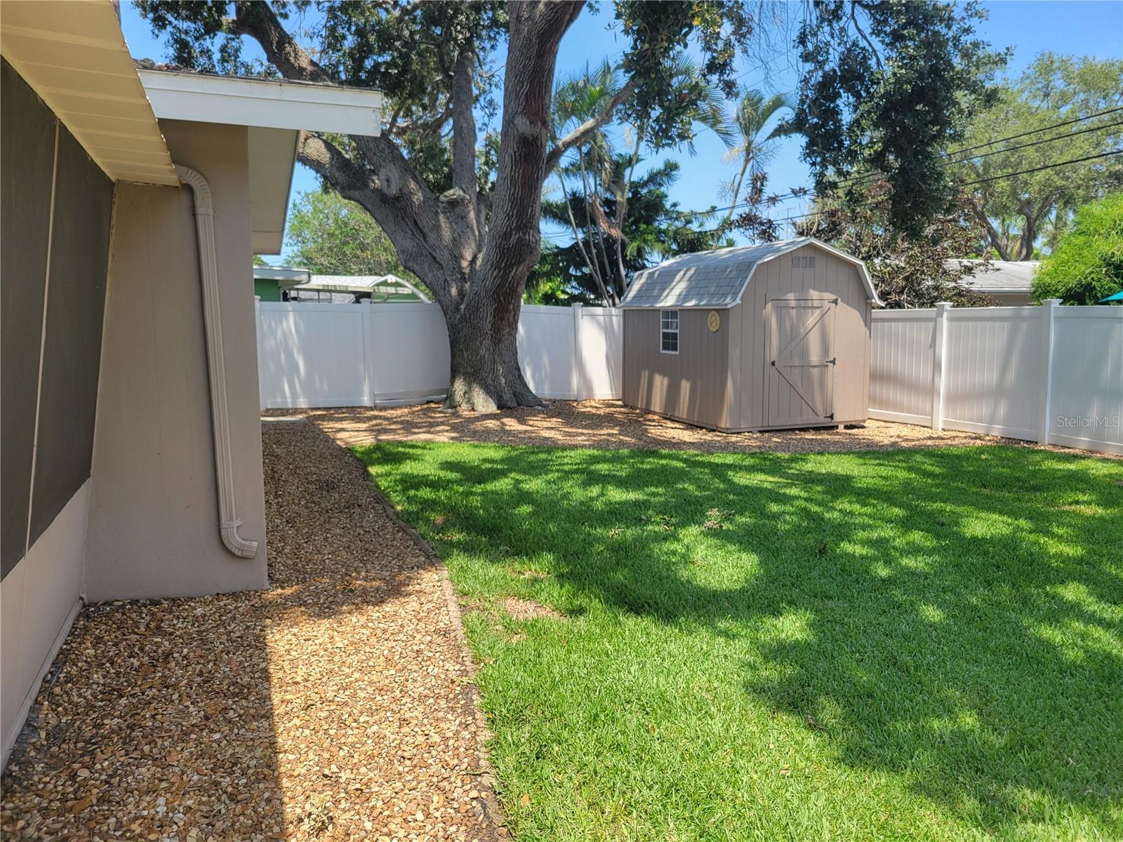 Image 28 of 44 For 13725 Bermuda Drive