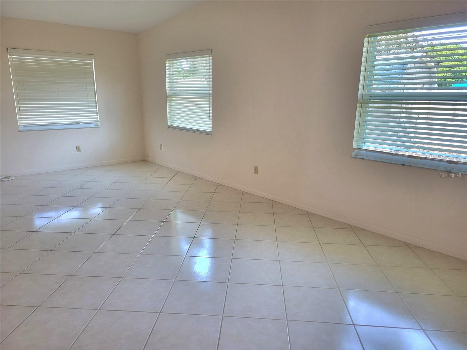 Image 33 of 44 For 13725 Bermuda Drive