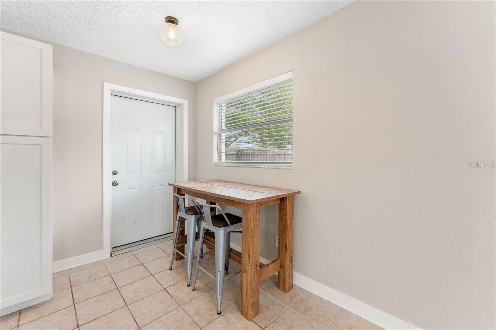 Image 15 of 40 For 137 Monroe Circle N