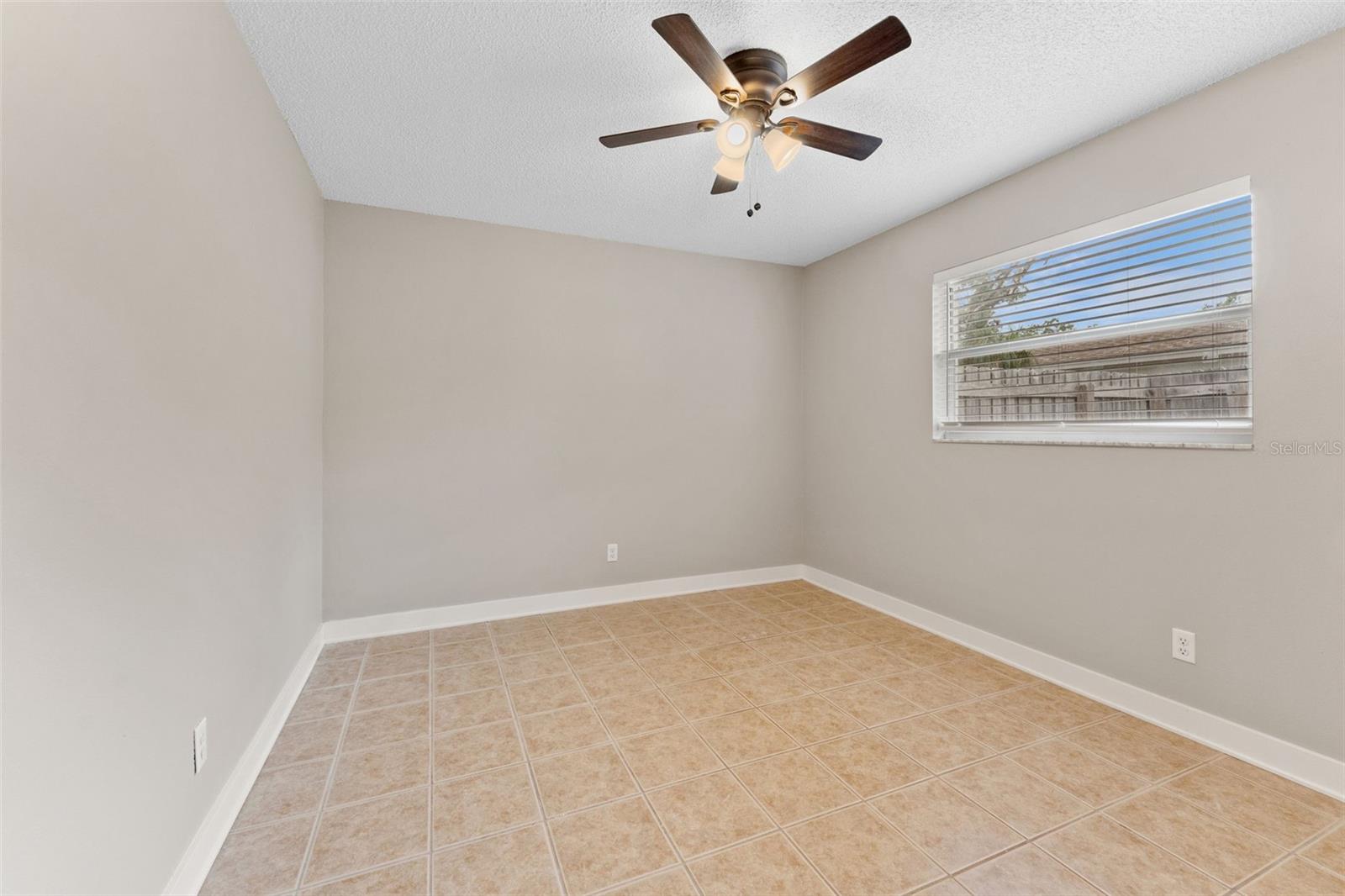 Image 17 of 40 For 137 Monroe Circle N