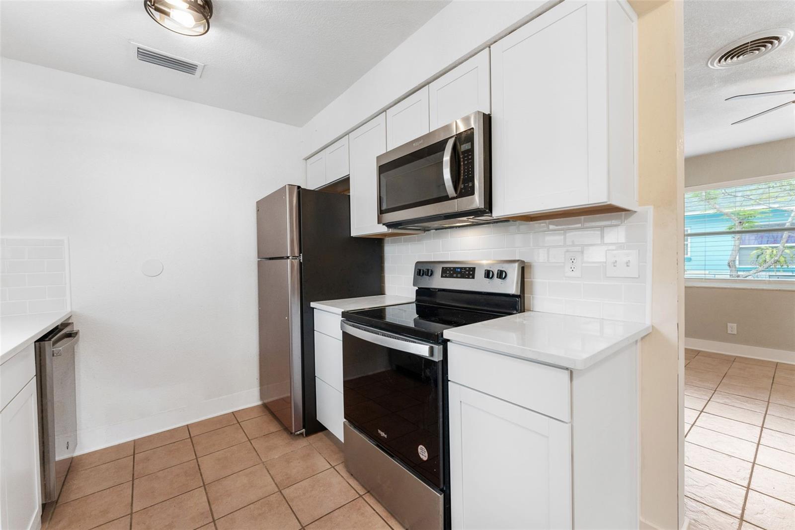 Image 33 of 40 For 137 Monroe Circle N