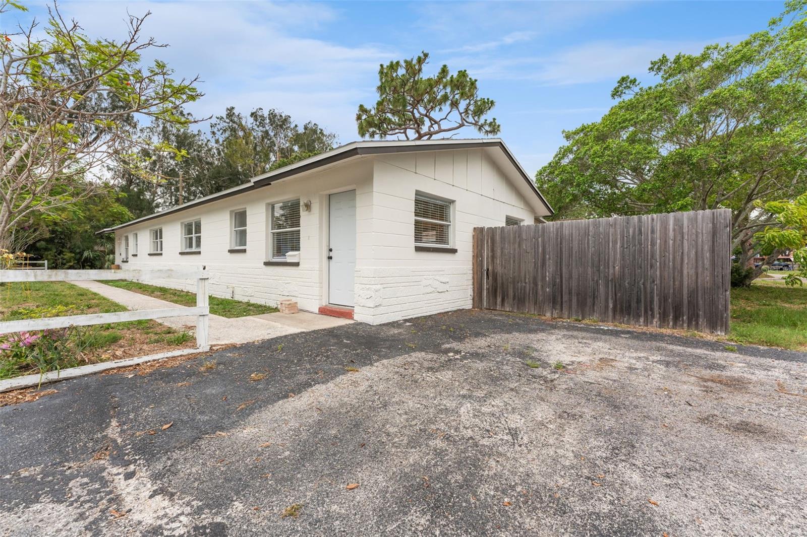Image 4 of 40 For 137 Monroe Circle N
