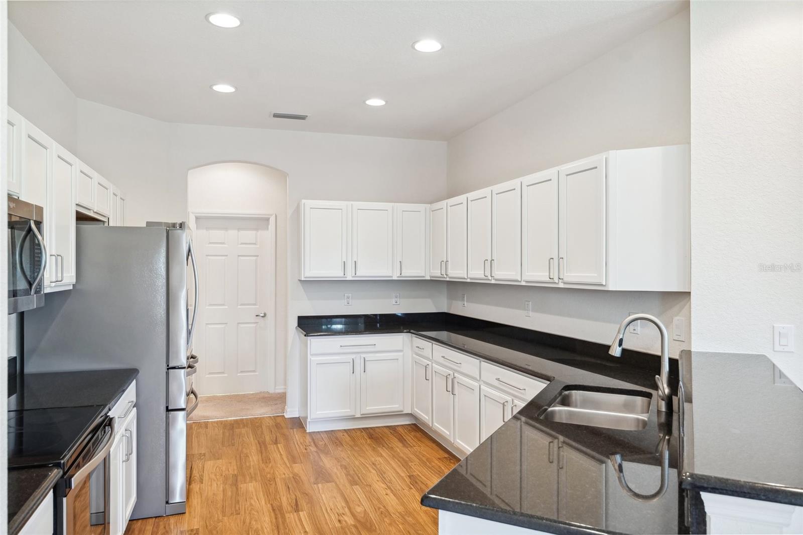 Image 10 of 39 For 6547 Castle Green Place