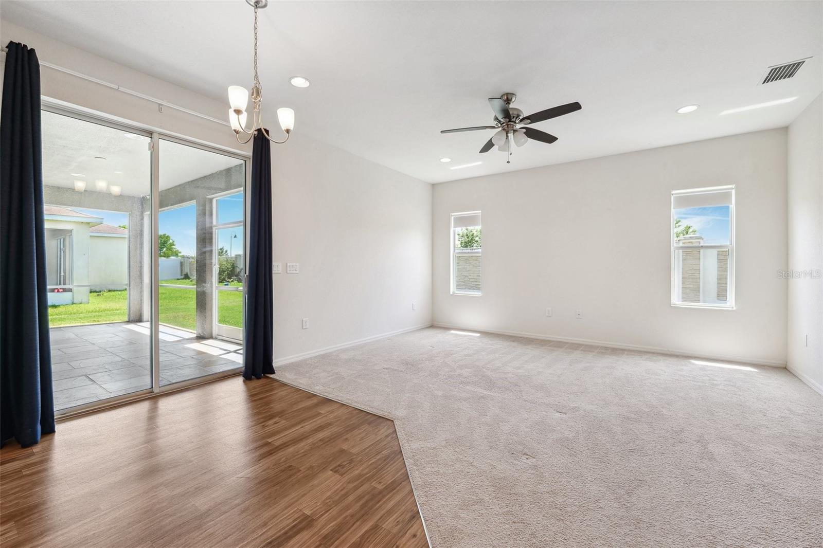 Image 11 of 39 For 6547 Castle Green Place
