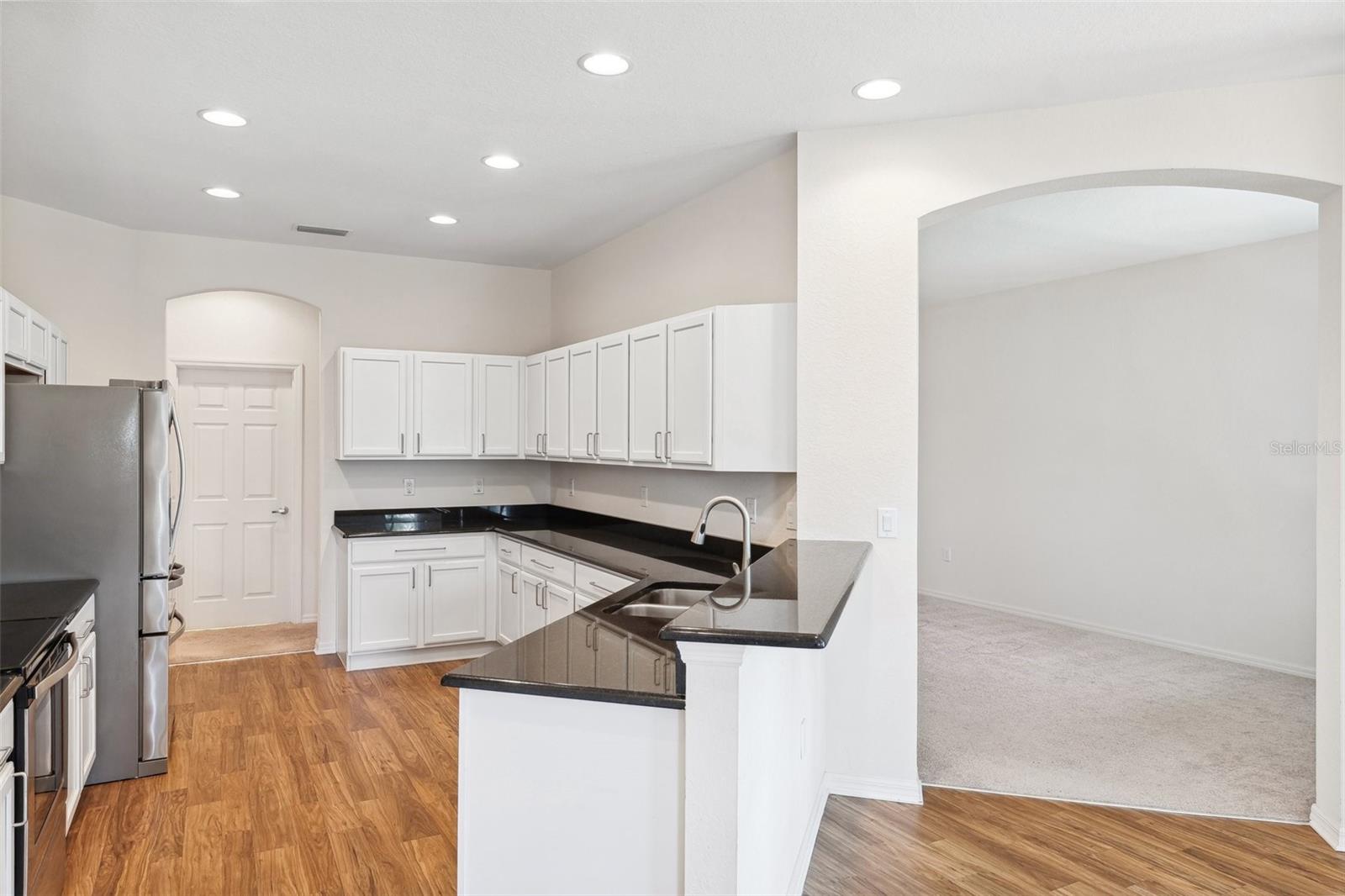 Image 9 of 39 For 6547 Castle Green Place