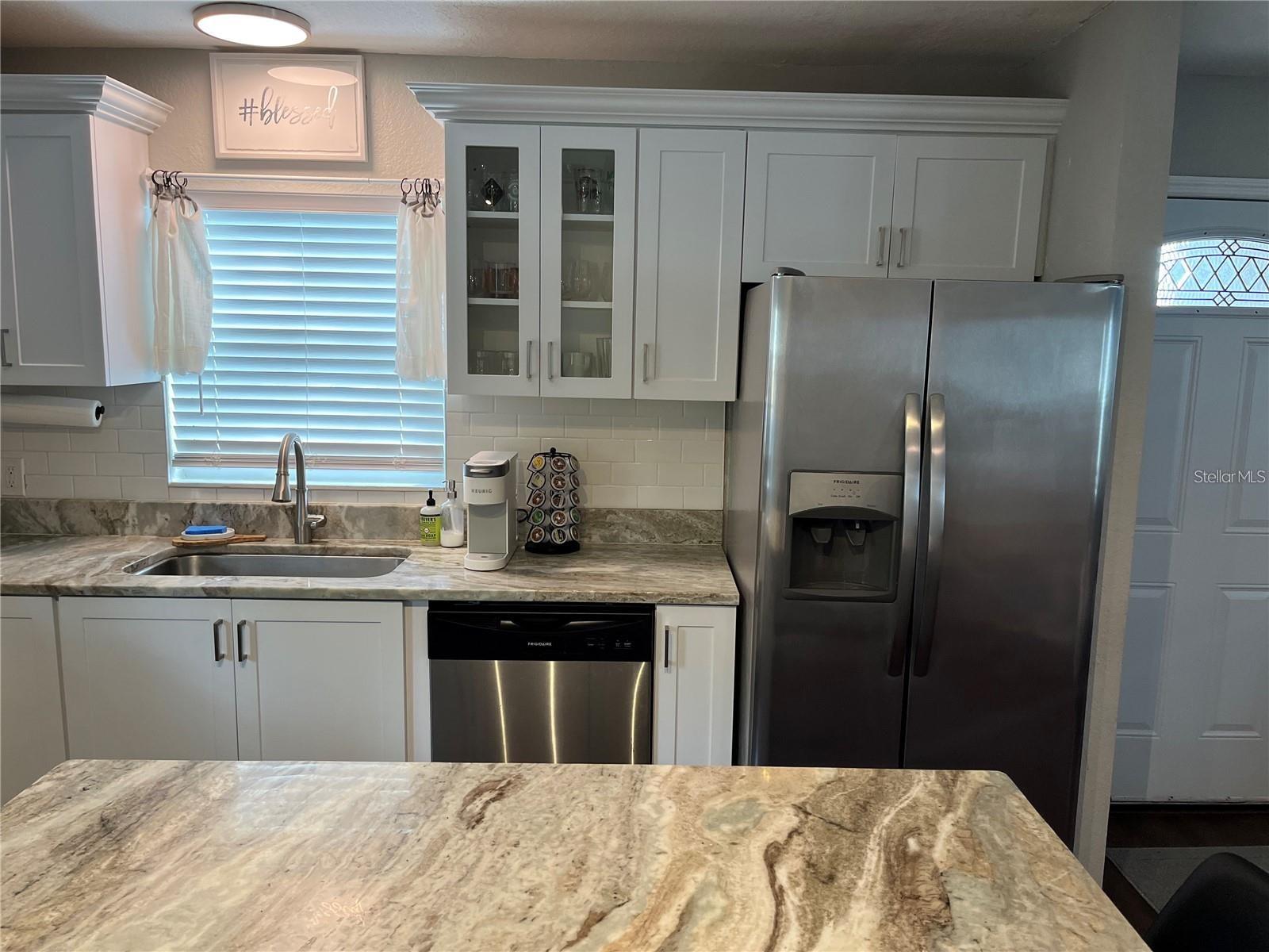 Listing photo id 10 for 2745 4th Avenue S