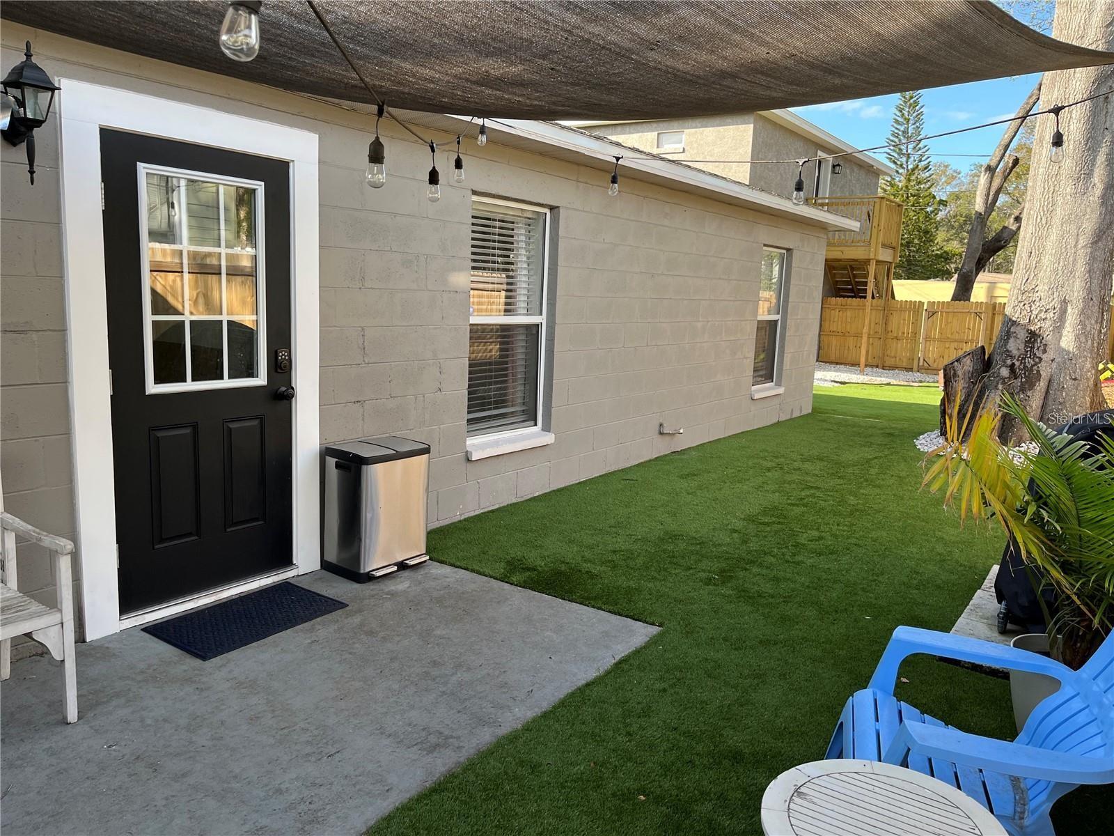 Listing photo id 13 for 2745 4th Avenue S