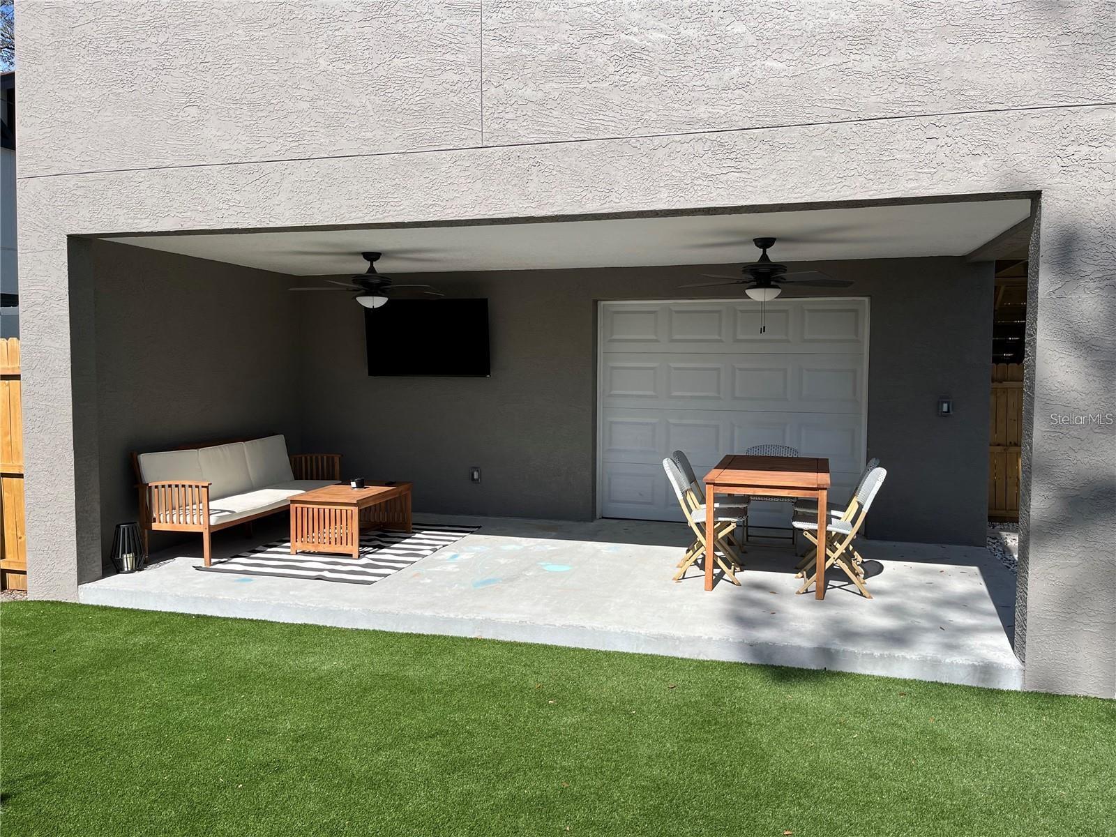 Listing photo id 17 for 2745 4th Avenue S