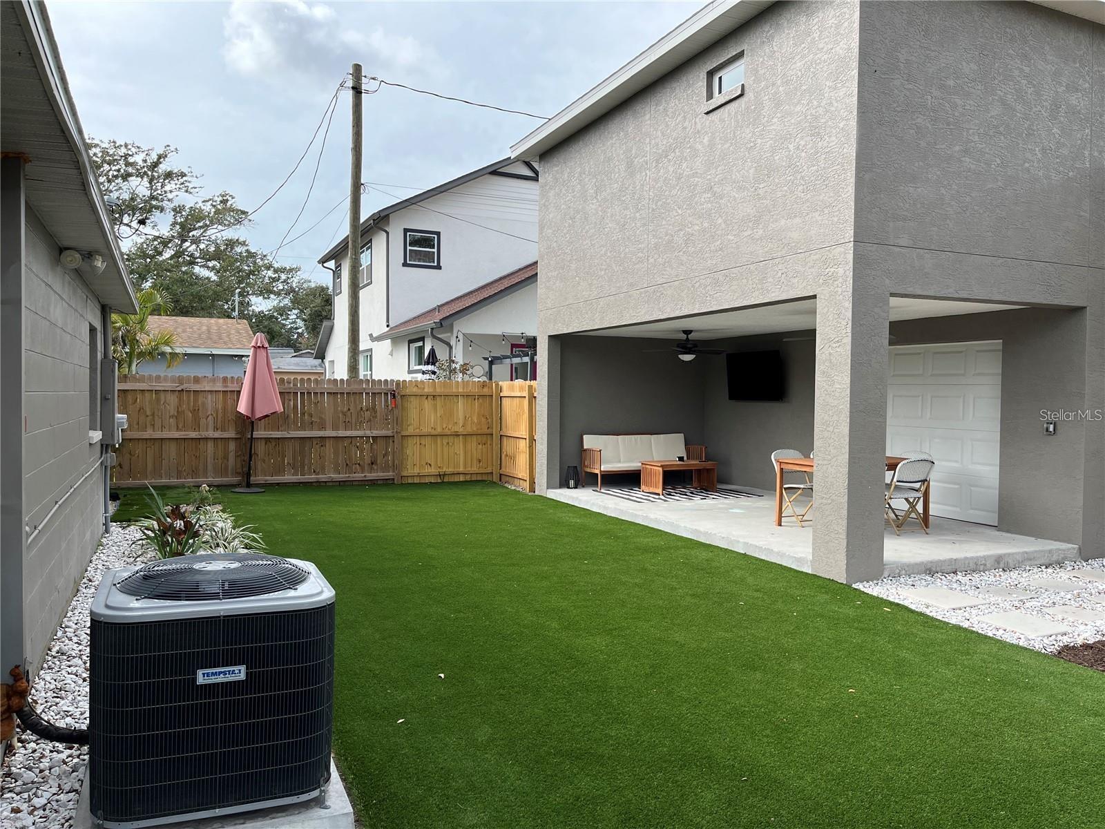 Listing photo id 18 for 2745 4th Avenue S