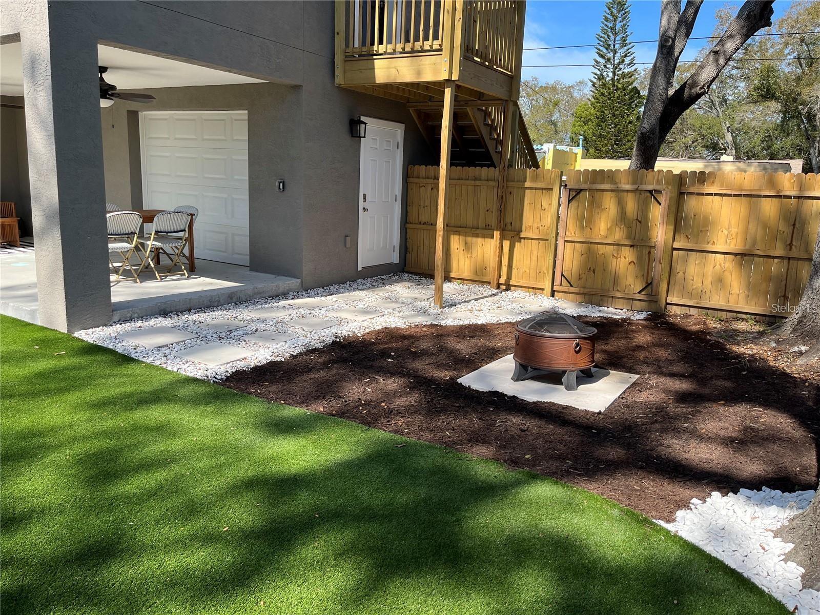 Listing photo id 19 for 2745 4th Avenue S