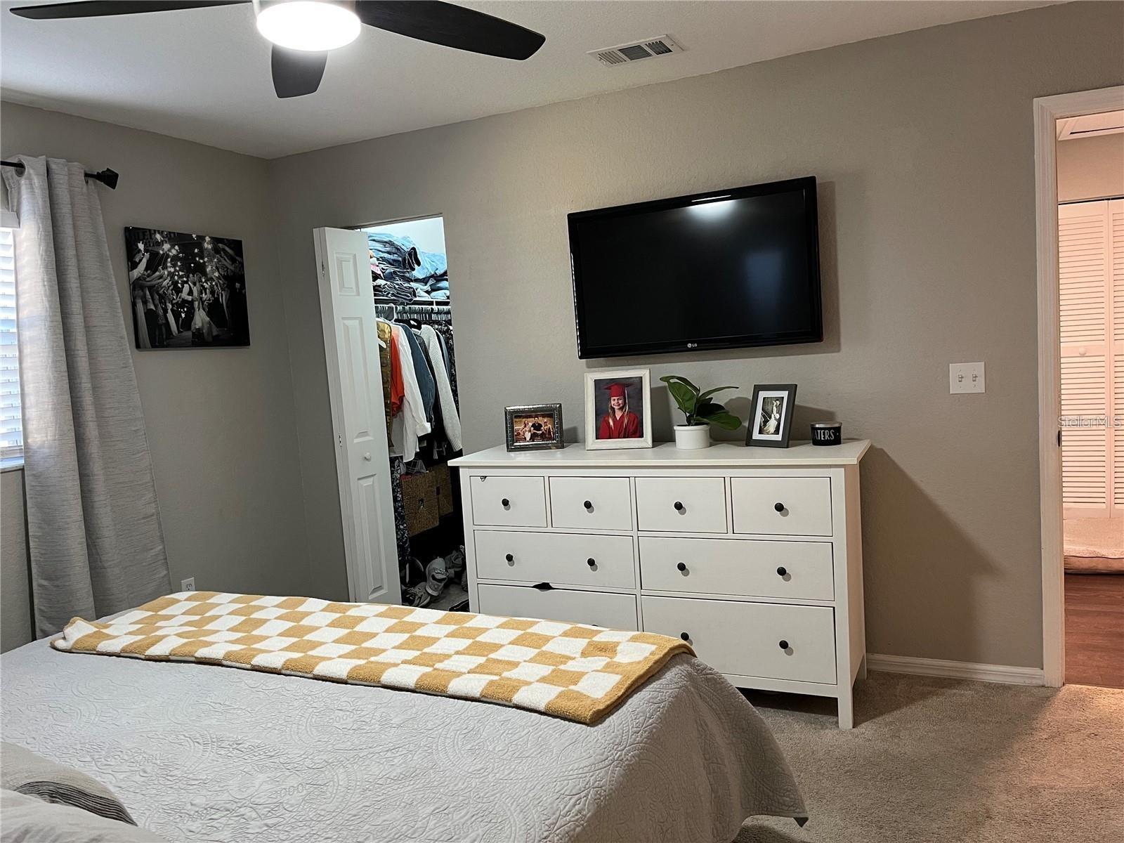 Listing photo id 21 for 2745 4th Avenue S