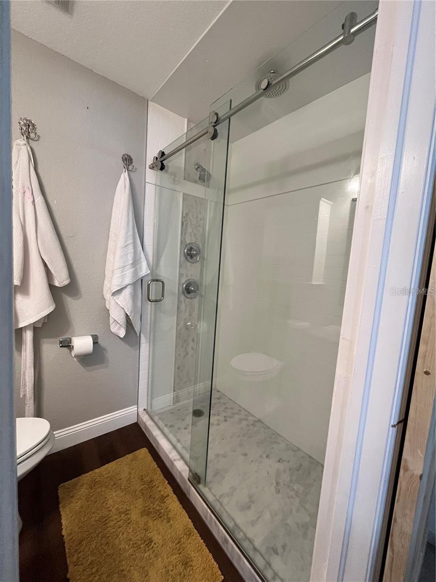 Listing photo id 22 for 2745 4th Avenue S