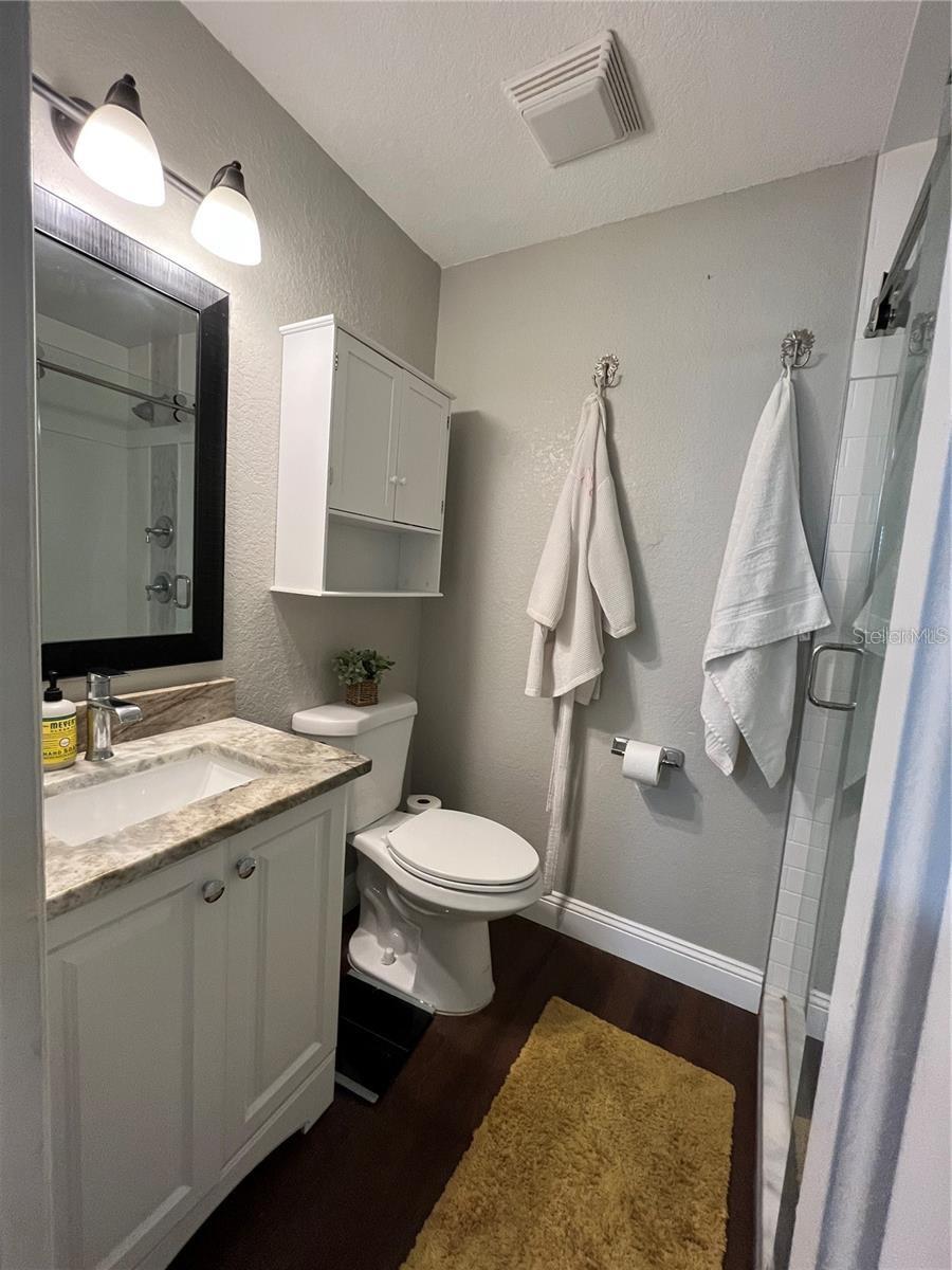 Listing photo id 23 for 2745 4th Avenue S