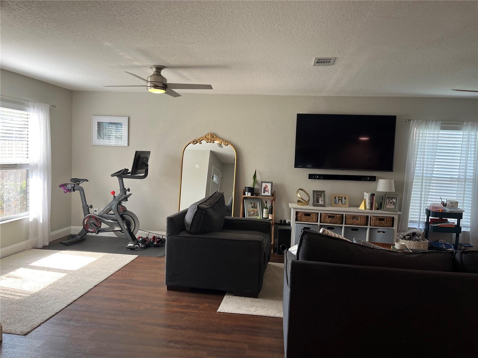 Listing photo id 1 for 2745 4th Avenue S