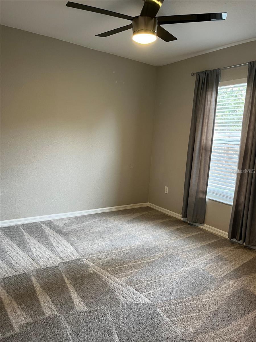 Listing photo id 29 for 2745 4th Avenue S