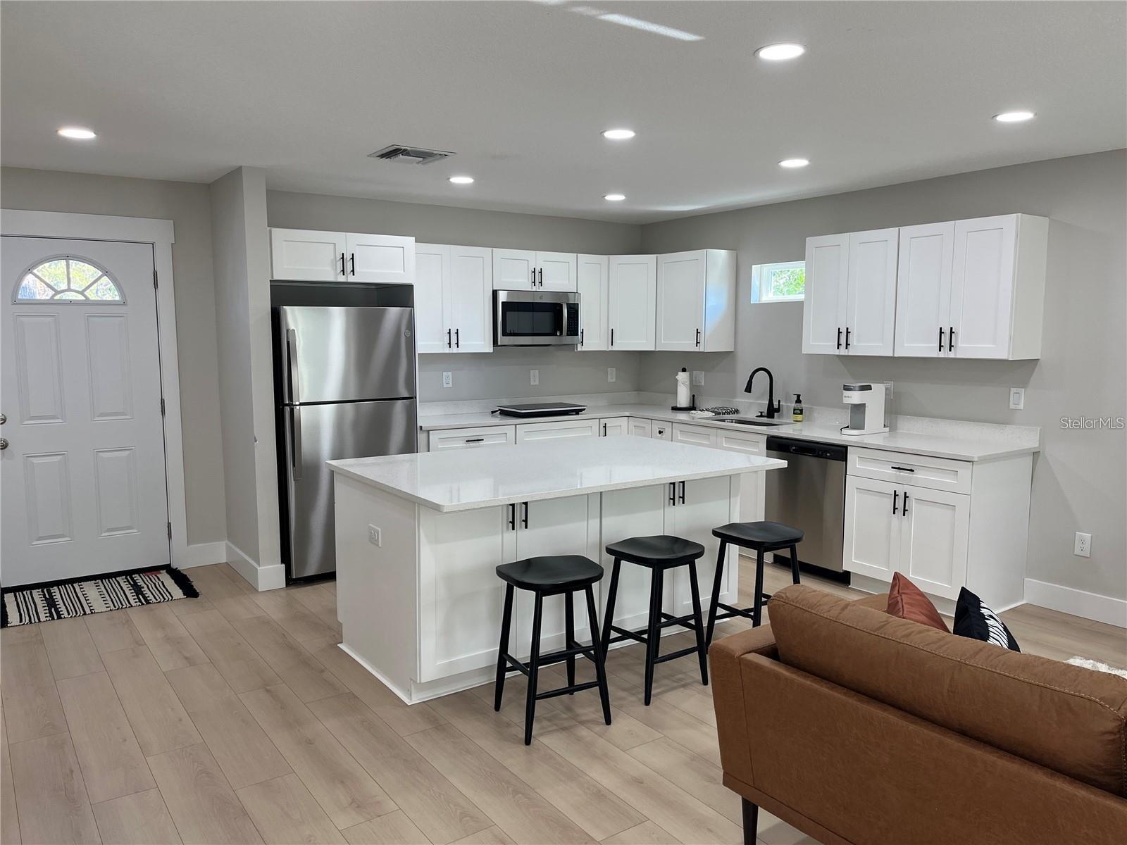 Listing photo id 35 for 2745 4th Avenue S