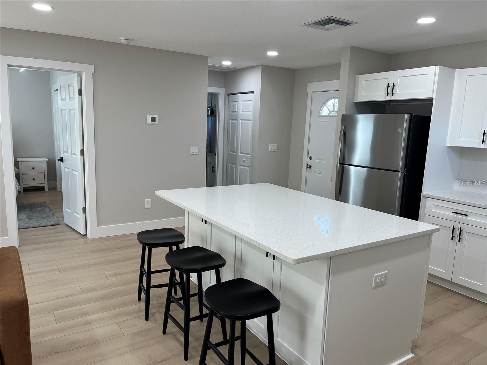 Listing photo id 37 for 2745 4th Avenue S