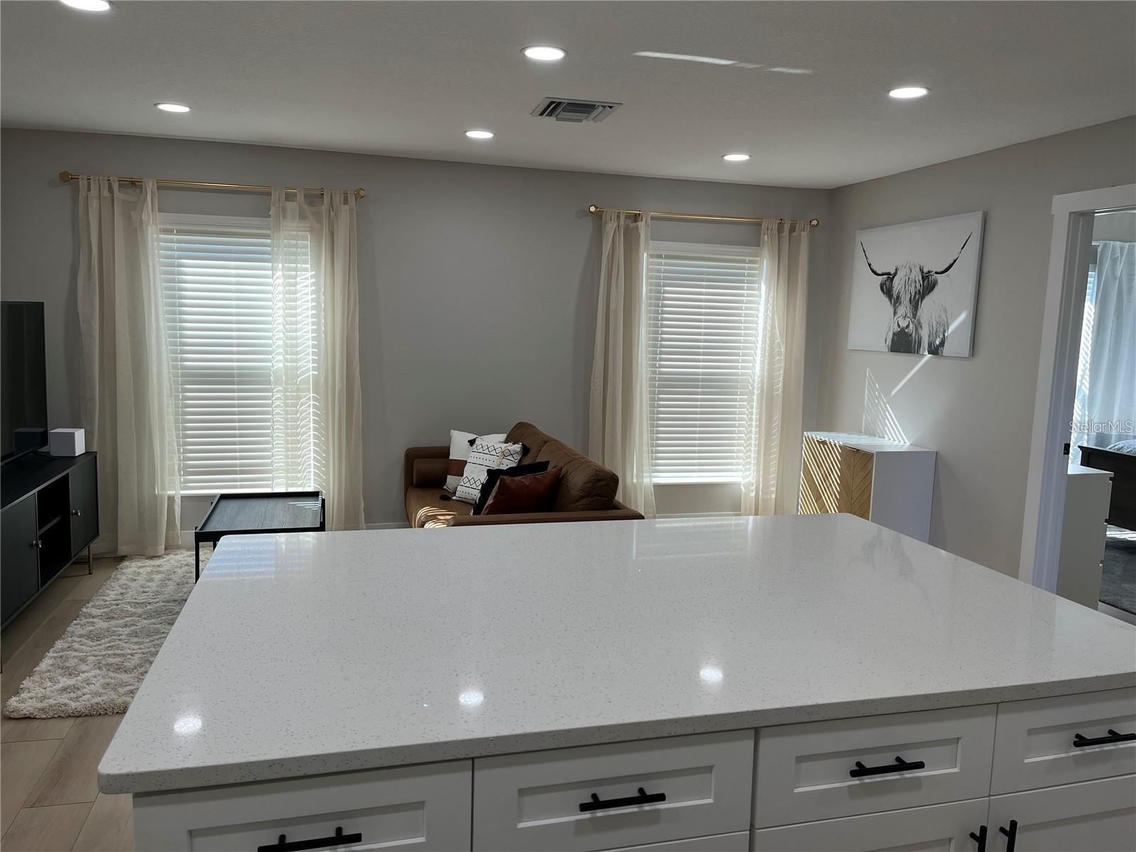 Listing photo id 38 for 2745 4th Avenue S