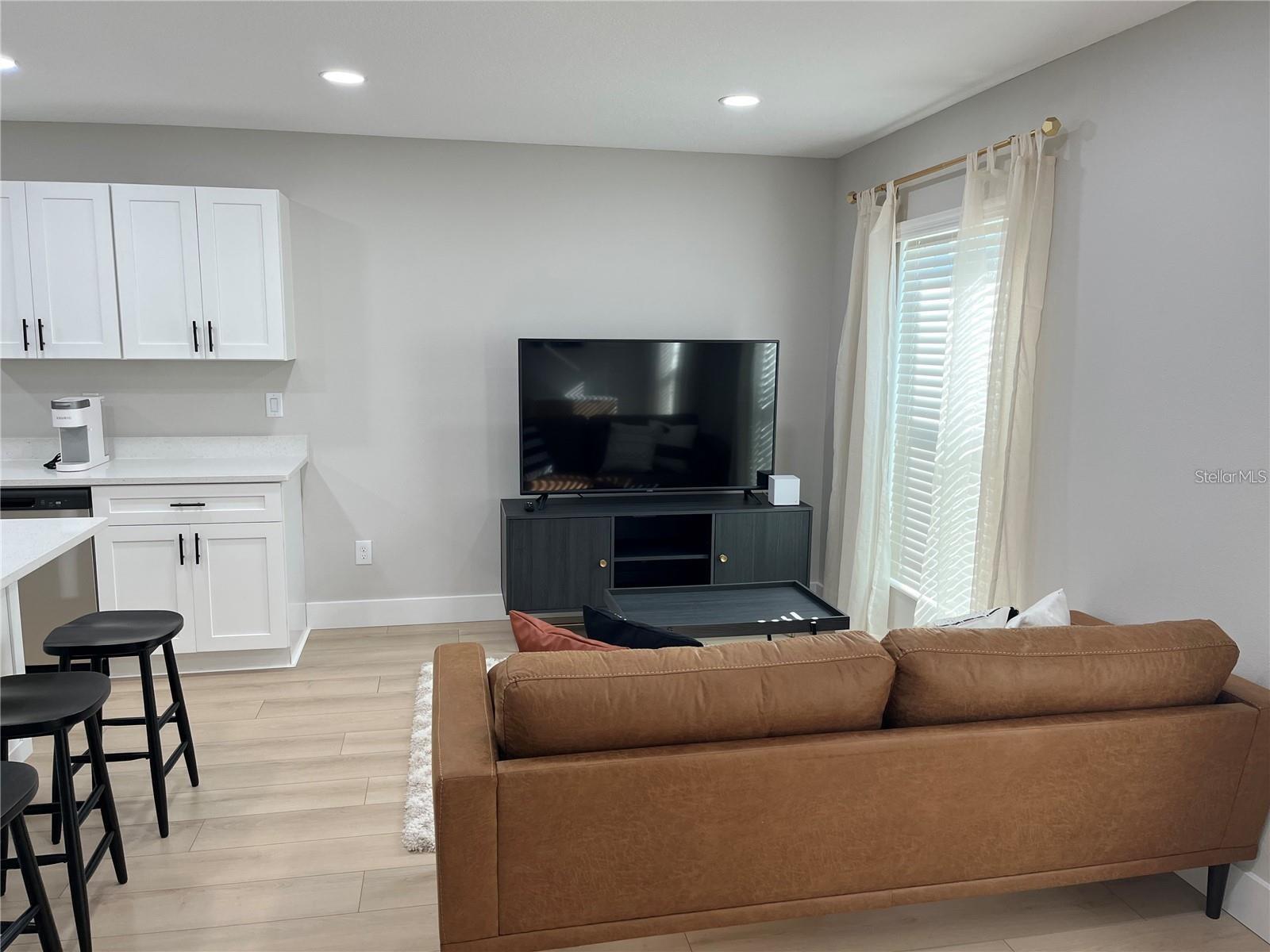 Listing photo id 40 for 2745 4th Avenue S