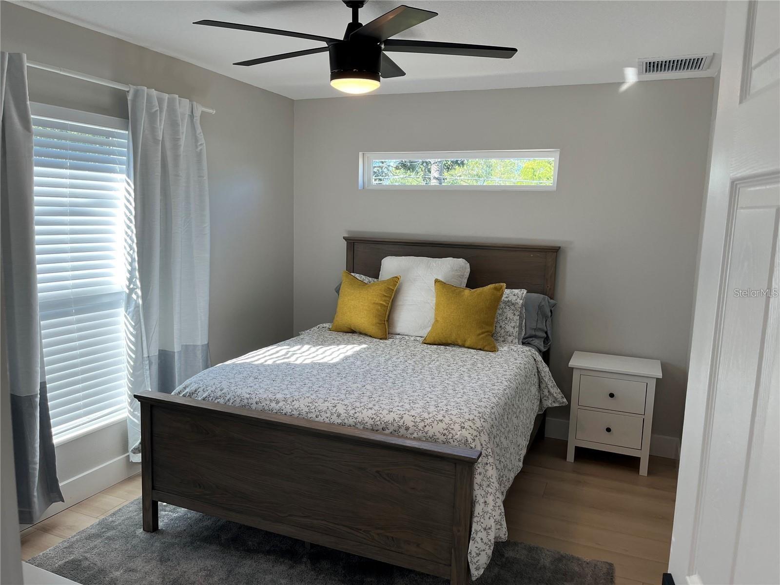 Listing photo id 43 for 2745 4th Avenue S