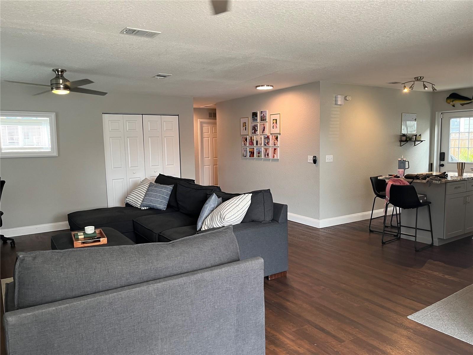 Listing photo id 3 for 2745 4th Avenue S