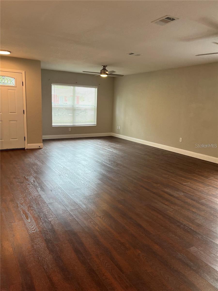 Listing photo id 6 for 2745 4th Avenue S